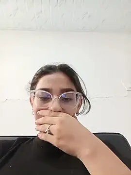 Snapshot of Ary-18 chatting on October 27, 2025, 1:26 pm Ary-18 online show from October 27, 2025, 1:26 pm