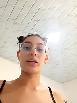 Snapshot of Ary-18 chatting on November 6, 2025, 1:56 pm Ary-18 online show from November 6, 2025, 1:56 pm