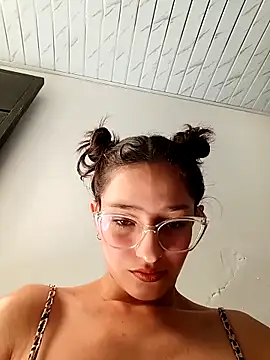 Snapshot of Ary-18 chatting on November 12, 2025, 7:35 pm Ary-18 online show from November 12, 2025, 7:35 pm