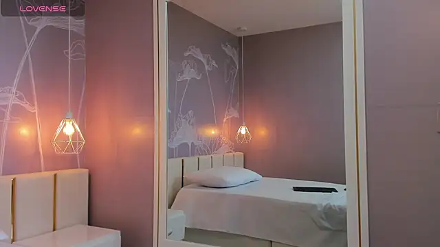 Sensual Sophie  online show from October 14, 2025, 3:24 pm