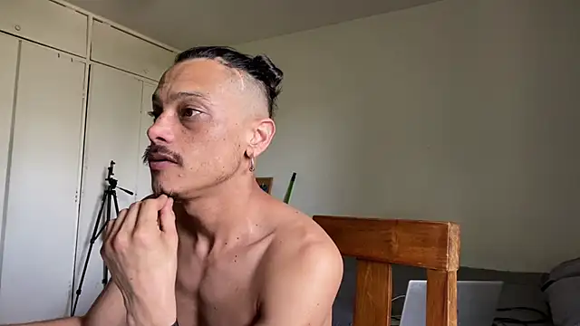 villanocat online show from December 10, 2024, 4:38 pm