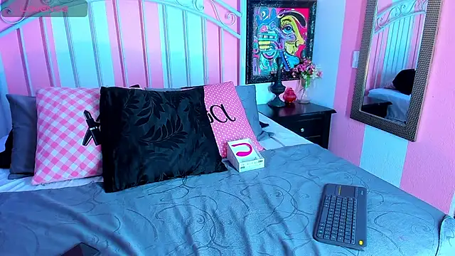 Snapshot of Liah_Grey8 chatting on December 18, 2024, 9:18 pm Liah Grey8 online show from December 18, 2024, 9:18 pm