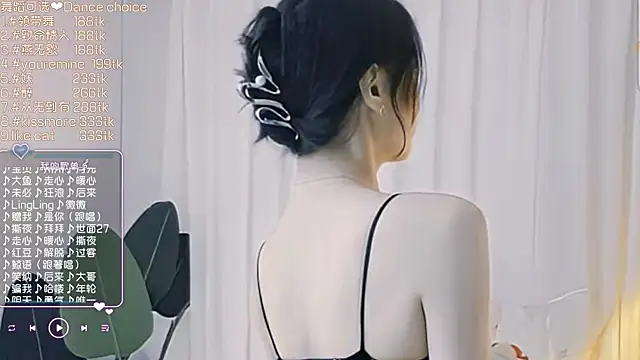 Roseonly  online show from March 19, 2025, 1:29 pm