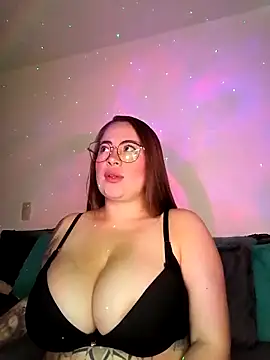 Snapshot of soofy__ chatting on April 19, 2026, 4:23 am soofy online show from April 19, 2026, 4:23 am