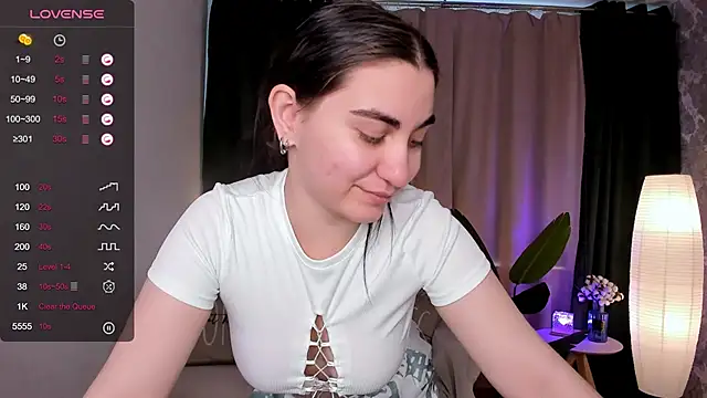 hannacheekss  online show from February 19, 2025, 5:05 am