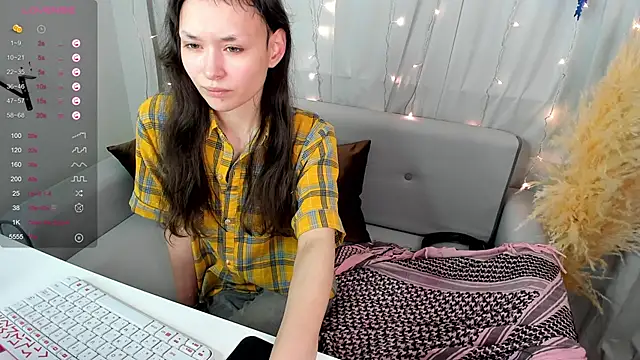 Emily Strikeee online show from December 19, 2024, 9:40 am