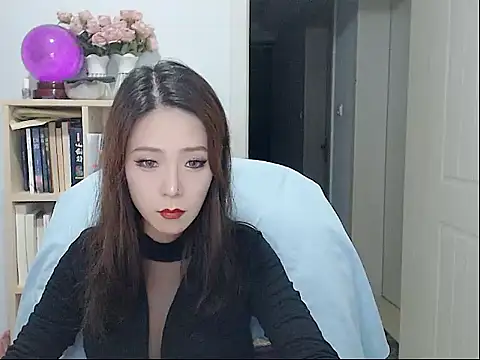 SuSushi728 online show from November 4, 2025, 3:55 pm