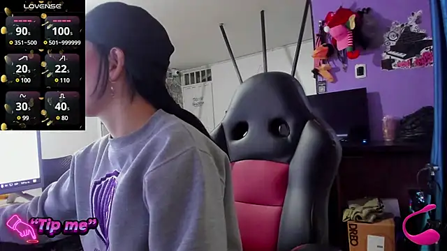 Snapshot of Tefannyy_ chatting on January 8, 2025, 10:58 pm Tefannyy online show from January 8, 2025, 10:58 pm