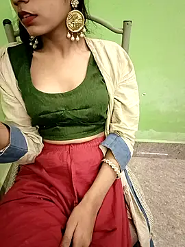 Snapshot of EACH_555 chatting on November 24, 2025, 5:56 pm EACH 555 online show from November 24, 2025, 5:56 pm