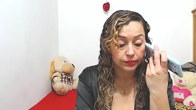 Snapshot of ariellth chatting on November 7, 2025, 4:29 pm ariellth online show from November 7, 2025, 4:29 pm