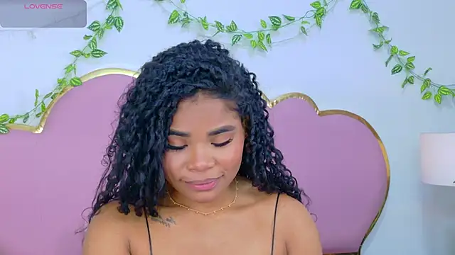 NahiaraReina online show from November 23, 2025, 12:49 pm