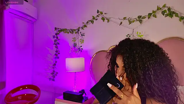 Snapshot of NahiaraReina chatting on April 26, 2026, 1:53 pm NahiaraReina online show from April 26, 2026, 1:53 pm