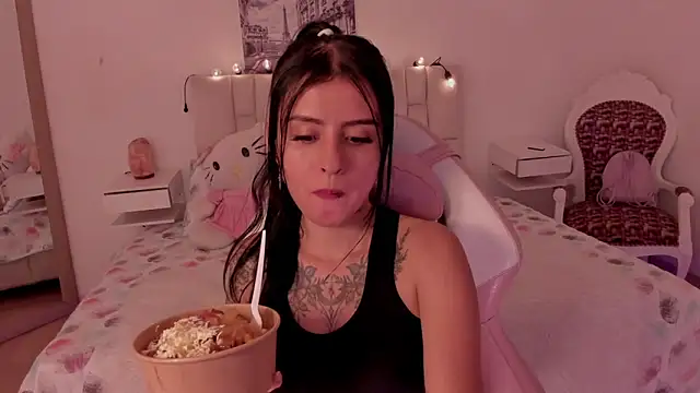 Snapshot of yenny_garcia chatting on February 4, 2026, 6:47 pm yenny garcia online show from February 4, 2026, 6:47 pm