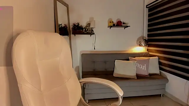 Snapshot of yenny_garcia chatting on February 9, 2026, 6:34 pm yenny garcia online show from February 9, 2026, 6:34 pm