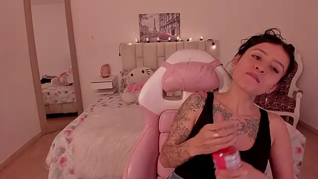 Snapshot of yenny_garcia chatting on February 11, 2026, 6:24 pm yenny garcia online show from February 11, 2026, 6:24 pm