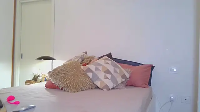 JuliaMartini online show from January 15, 2026, 9:47 am