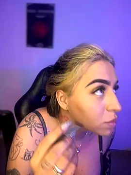 AnnikaMerliahh  online show from November 14, 2025, 3:16 am