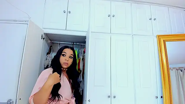 EileenBenzon online show from January 26, 2025, 3:27 am