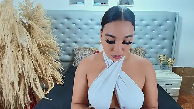 EileenBenzon online show from February 22, 2025, 4:09 pm