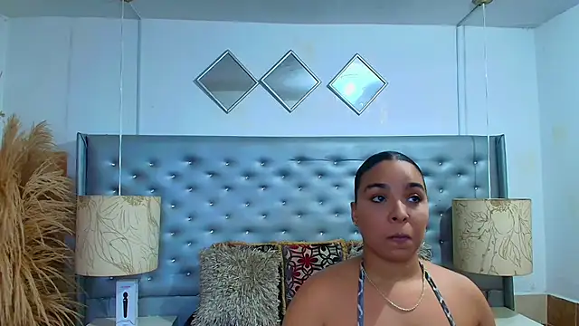 EileenBenzon online show from November 22, 2025, 6:40 pm