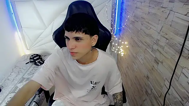 Snapshot of Brayan_lopezz chatting on December 3, 2024, 2:27 pm Brayan lopezz online show from December 3, 2024, 2:27 pm