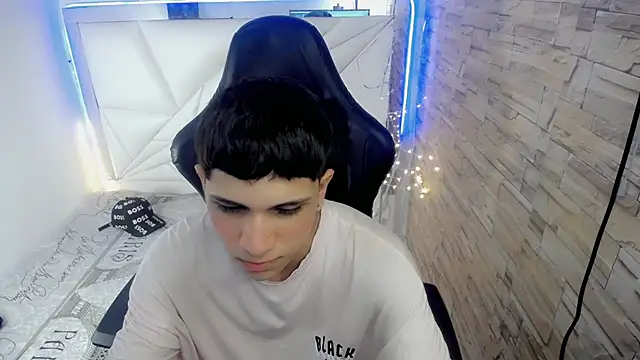 Snapshot of Brayan_lopezz chatting on December 4, 2024, 1:53 pm Brayan lopezz online show from December 4, 2024, 1:53 pm