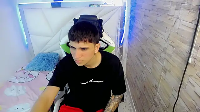 Snapshot of Brayan_lopezz chatting on January 18, 2025, 1:08 pm Brayan lopezz online show from January 18, 2025, 1:08 pm