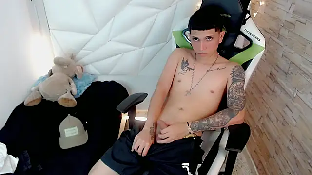 Snapshot of Brayan_lopezz chatting on February 3, 2025, 7:00 pm Brayan lopezz online show from February 3, 2025, 7:00 pm