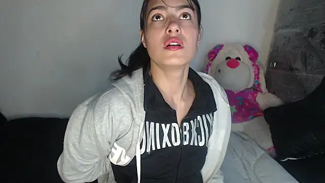 skinny sweet2411 online show from December 21, 2025, 5:14 am