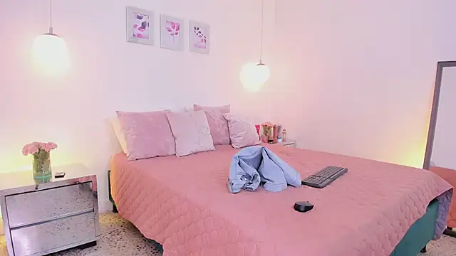 ibella7 online show from April 15, 2026, 7:58 pm