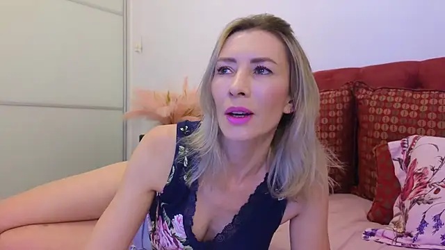 Snapshot of _Maddalena_ chatting on January 7, 2025, 8:52 pm Maddalena online show from January 7, 2025, 8:52 pm