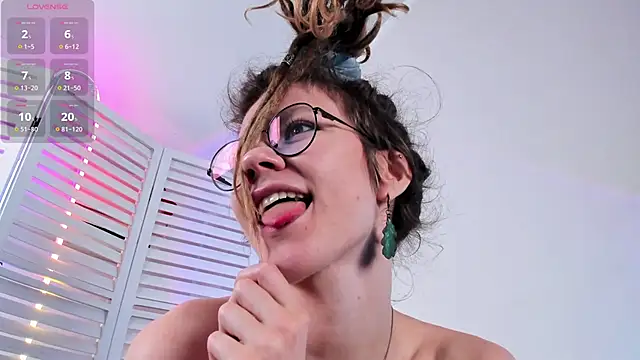 Rin Skylar online show from March 18, 2025, 2:04 pm