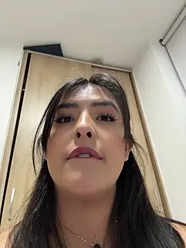 kim zaratte online show from May 3, 2026, 3:45 am