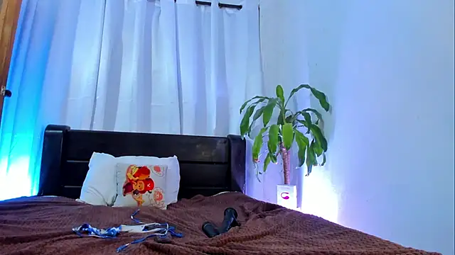 lanaa paul1 online show from December 5, 2024, 4:01 pm