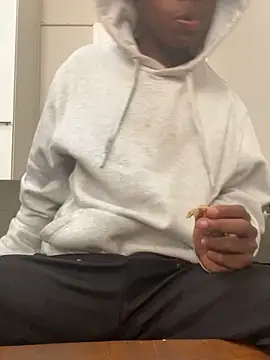 Snapshot of Mischevous_T69 chatting on October 3, 2025, 8:11 am Mischevous T69 online show from October 3, 2025, 8:11 am