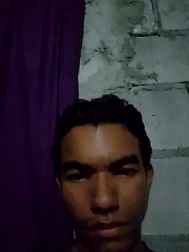 Reynold2608 online show from May 1, 2026, 4:06 am