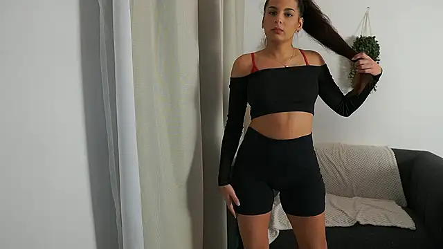 Snapshot of mila__denver chatting on December 6, 2024, 9:10 am mila denver online show from December 6, 2024, 9:10 am