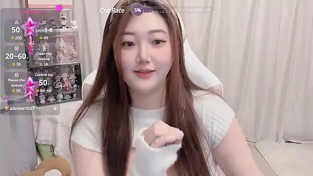 Snapshot of Stars_Elyn chatting on March 13, 2025, 12:35 pm Stars Elyn online show from March 13, 2025, 12:35 pm