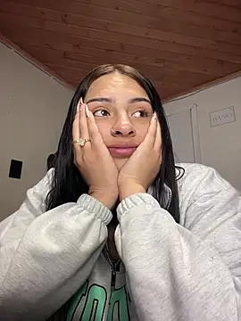 Hilary pinkk online show from November 15, 2025, 2:53 am