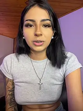 Snapshot of Hilary_pinkk chatting on May 9, 2026, 10:04 pm Hilary pinkk online show from May 9, 2026, 10:04 pm