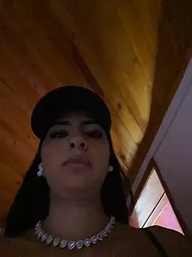 Snapshot of Hilary_pinkk chatting on May 27, 2026, 1:24 am Hilary pinkk online show from May 27, 2026, 1:24 am