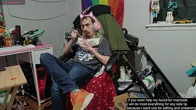 tallnerdyguy online show from November 18, 2025, 3:23 am