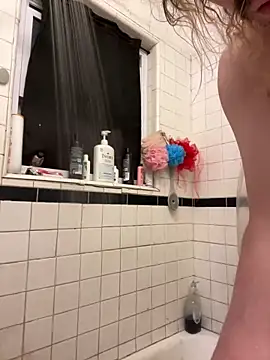 tallnerdyguy online show from December 17, 2025, 11:44 pm