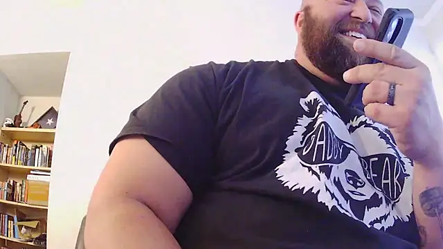 Snapshot of Strong_Bear89 chatting on November 7, 2025, 4:40 pm Strong Bear89 online show from November 7, 2025, 4:40 pm