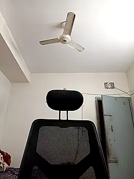 Snapshot of Tisha-01 chatting on November 23, 2025, 1:27 am Tisha-01 online show from November 23, 2025, 1:27 am