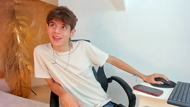 Snapshot of KLAUS_SUNRISE_XX chatting on January 27, 2025, 2:31 am KLAUS SUNRISE XX online show from January 27, 2025, 2:31 am