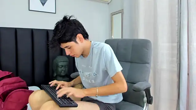 Snapshot of KLAUS_SUNRISE_XX chatting on February 28, 2025, 12:20 pm KLAUS SUNRISE XX online show from February 28, 2025, 12:20 pm