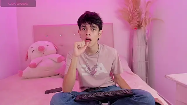 Snapshot of KLAUS_SUNRISE_XX chatting on March 7, 2025, 8:56 am KLAUS SUNRISE XX online show from March 7, 2025, 8:56 am