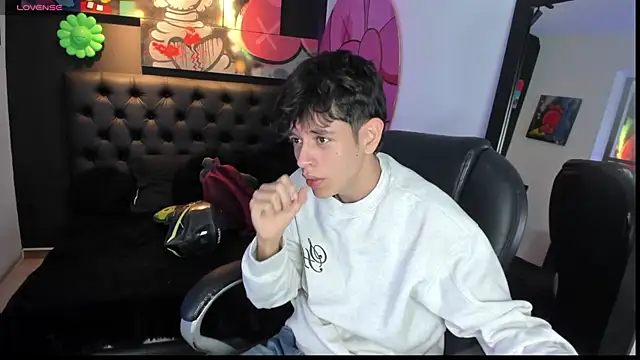 Snapshot of KLAUS_SUNRISE_XX chatting on March 20, 2025, 12:40 am KLAUS SUNRISE XX online show from March 20, 2025, 12:40 am