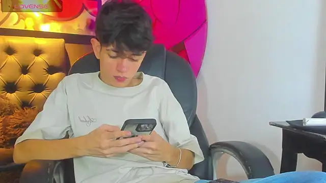 Snapshot of KLAUS_SUNRISE_XX chatting on September 23, 2025, 3:53 am KLAUS SUNRISE XX online show from September 23, 2025, 3:53 am